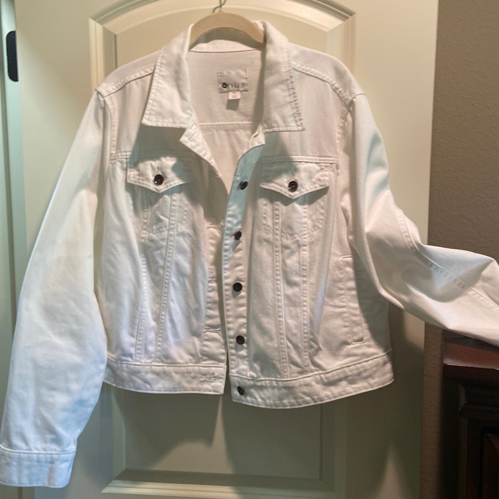 STYLUS White Jean Jacket. XXL. 100% cotton. Never worn.